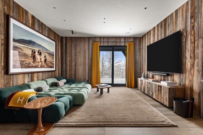 Building Photo - 379 Divide Dr