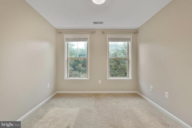 Building Photo - 102 Vista Knoll Dr