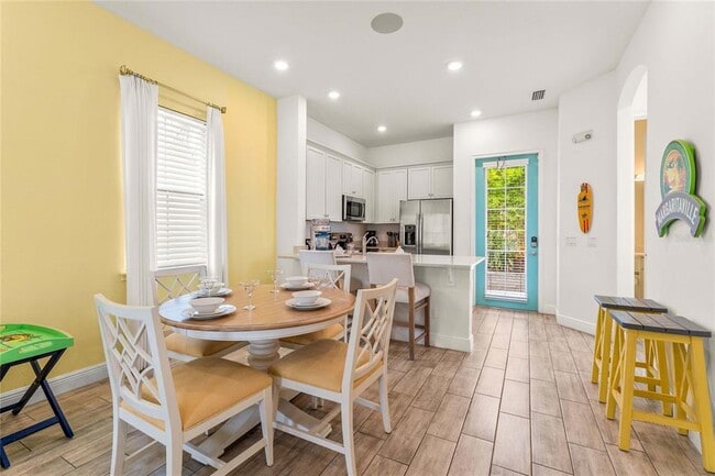 Building Photo - 8005 Sand Bar Dr