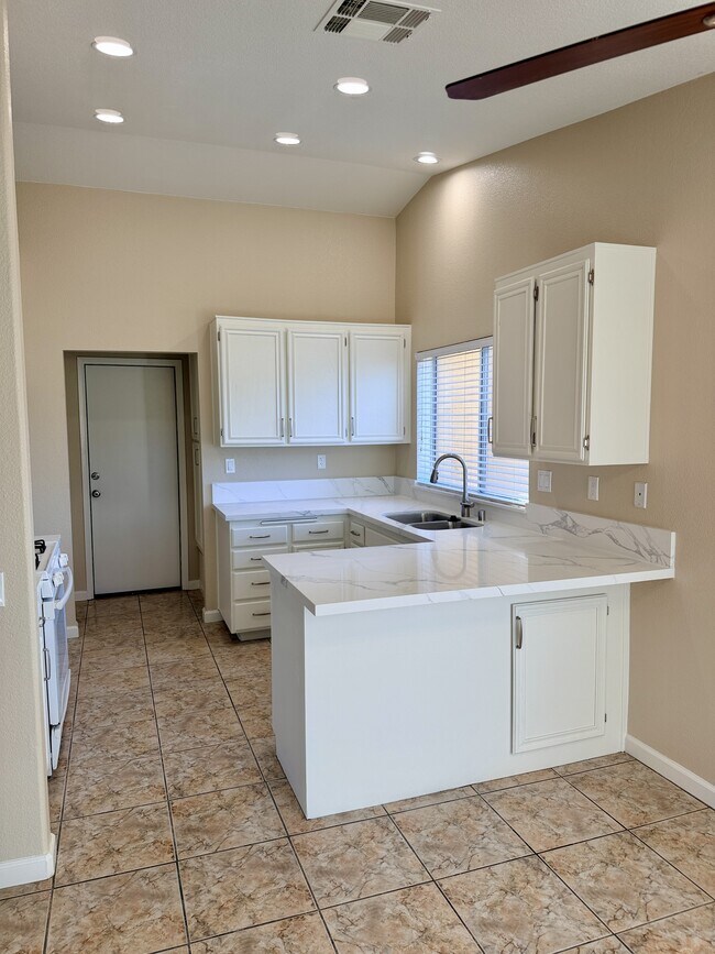 Building Photo - 4238 Brookside Dr