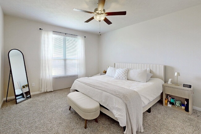 Building Photo - 293 Harvest Lk Dr