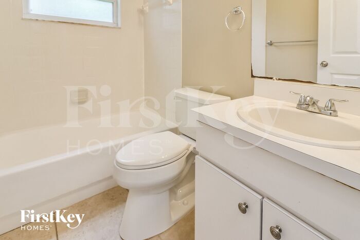 Building Photo - 28635 Fairweather Dr