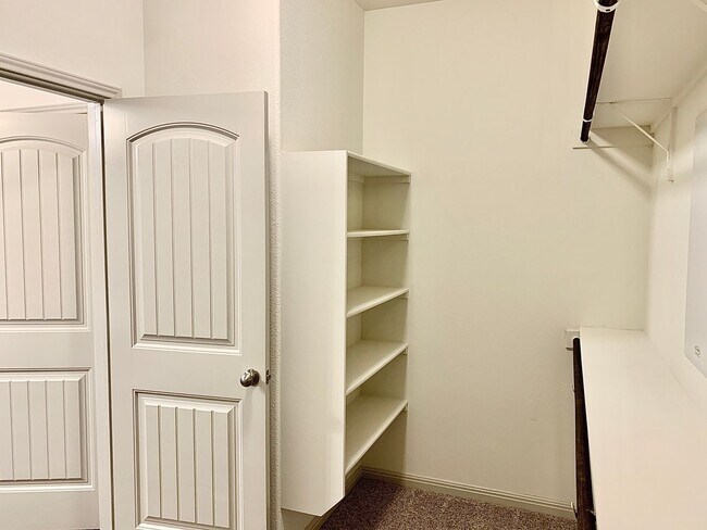 Building Photo - Beautiful 4 bedroom 3 bathroom home in Pfl...
