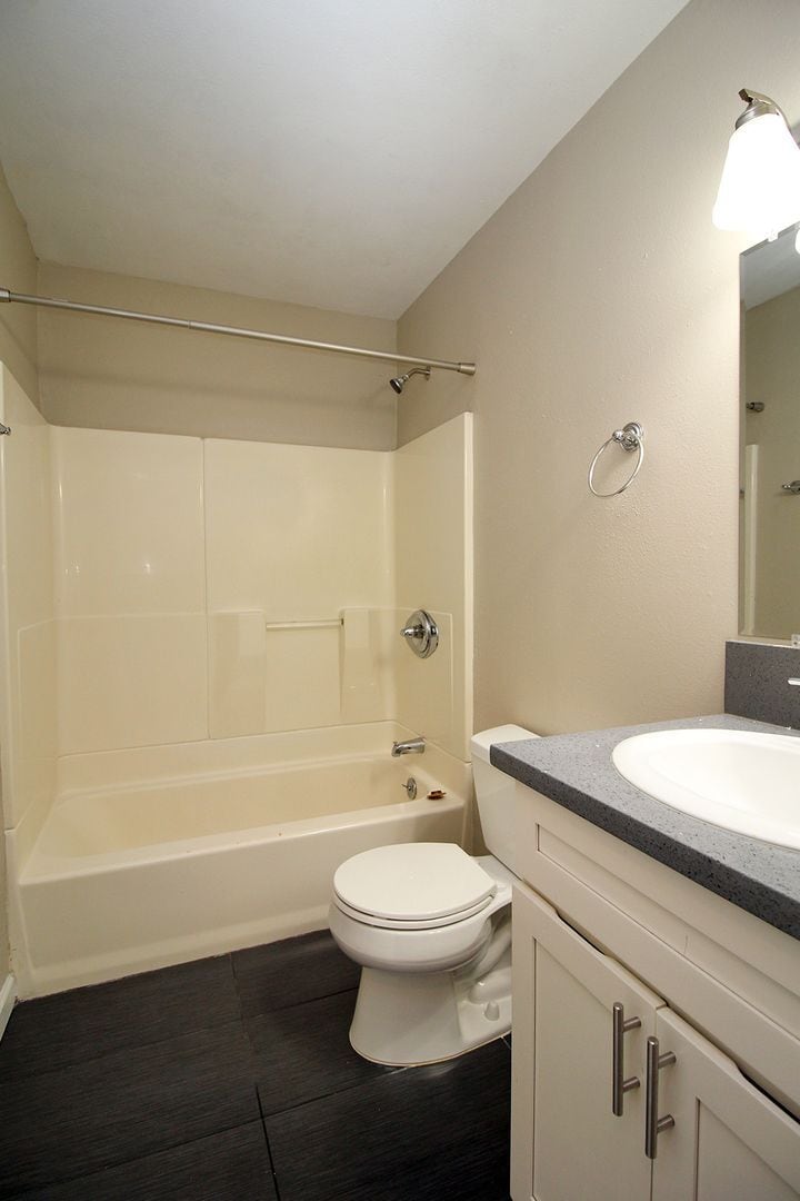 Building Photo - 4609-4609 NE Killingsworth St