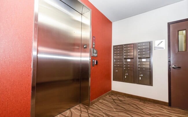 Building Photo - 17 Chapel St