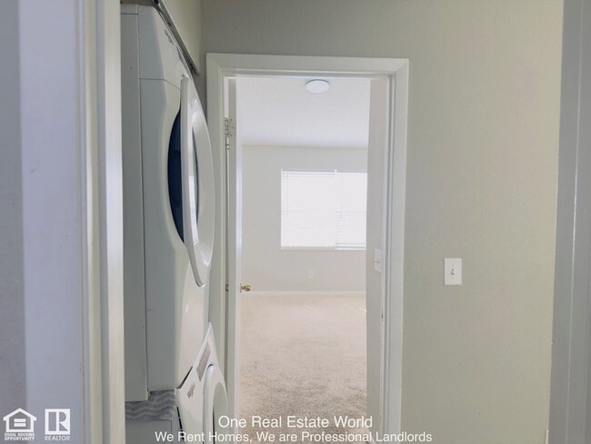 Building Photo - 2504 Woodgate Blvd