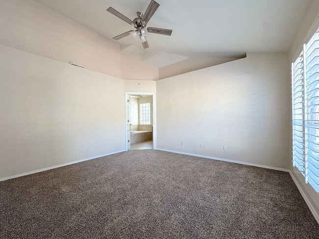 Building Photo - East El Paso 3bed/2bath Refrig A/C!