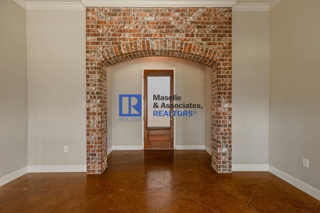 Building Photo - 3 Bed/2 Bath Home in Providence