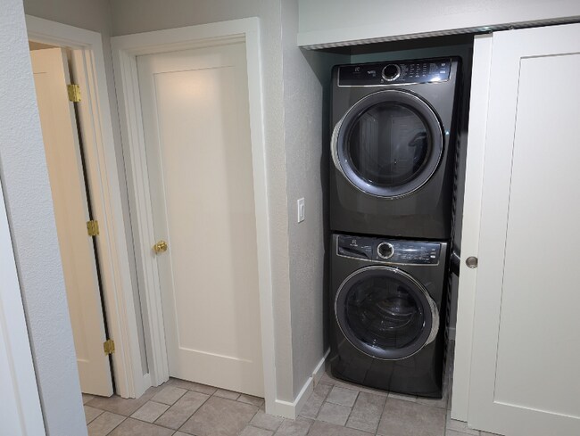 Building Photo - 12704 NE 144th St