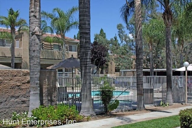 Building Photo - 8014 Mango Ave