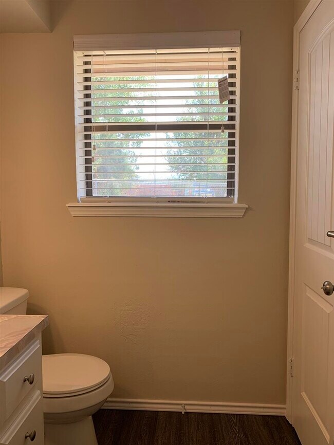 Building Photo - 102 Mohawk Ave