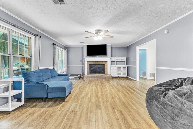 Building Photo - 140 Livingston Cir
