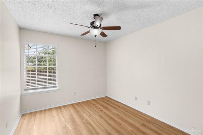 Building Photo - 17 Jonquil Ave