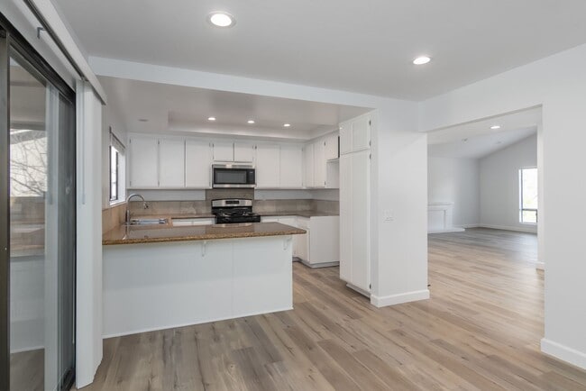 Building Photo - Move-in Ready - Available March 1