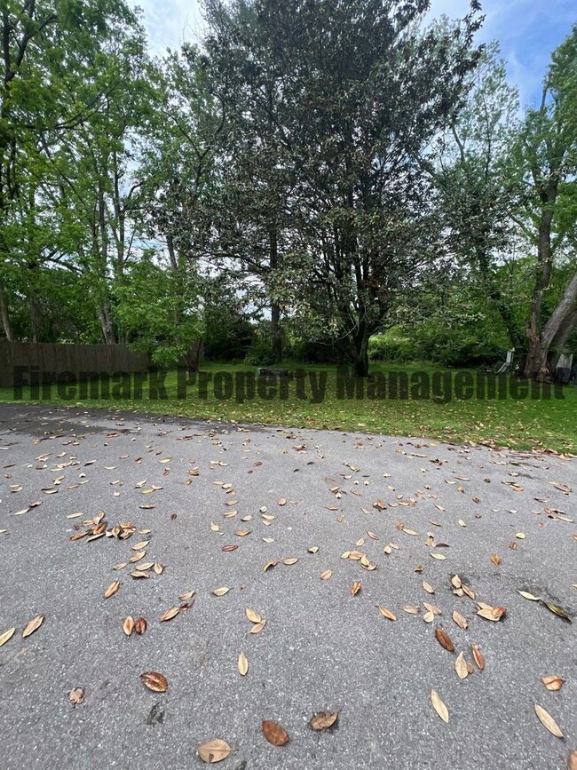 Building Photo - 5105 Briarwood Dr