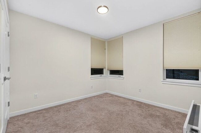 Building Photo - ULTRA-MODERN Townhome w/AC and Views in the Heart of Eastlake!