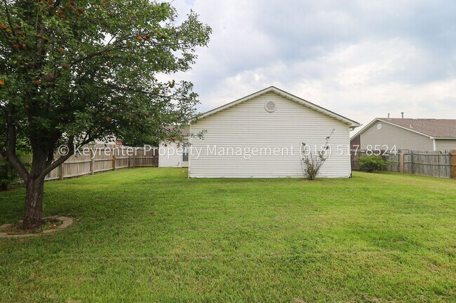 Building Photo - 3 Bed | 2 Bath in Owasso!