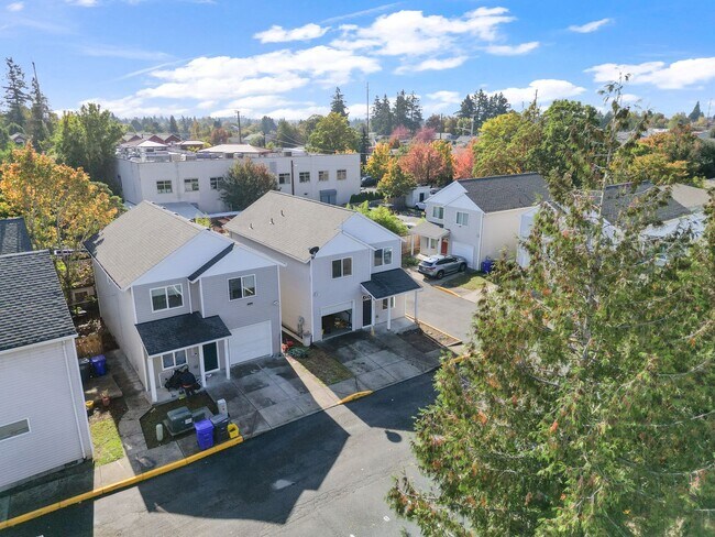 Building Photo - Spacious 4-Bedroom Home in SE Portland