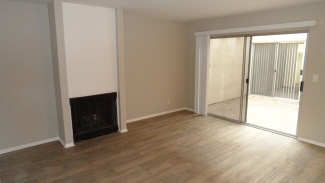 Building Photo - Ground Level 2BR 2BA in Park Tustin Commun...