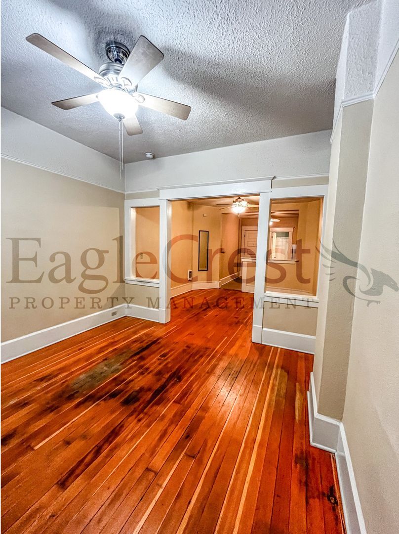 Building Photo - 105NSP