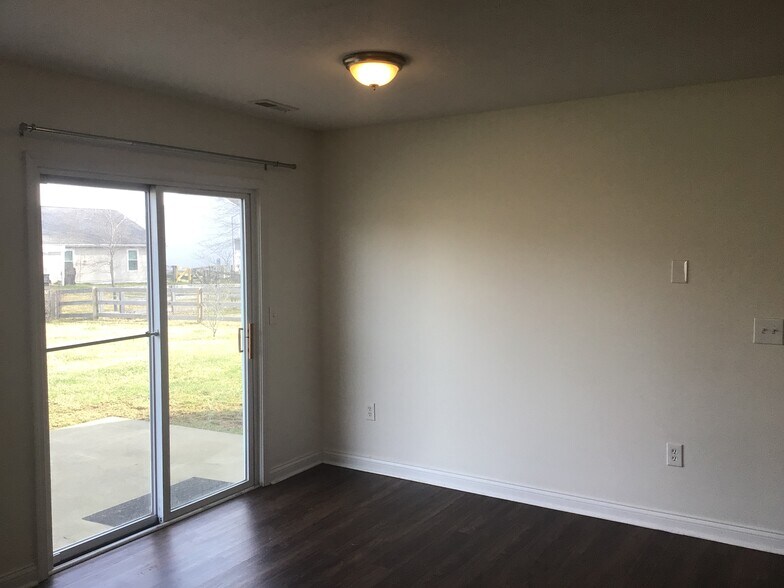 Building Photo - 2070 Whispering Wind Ln