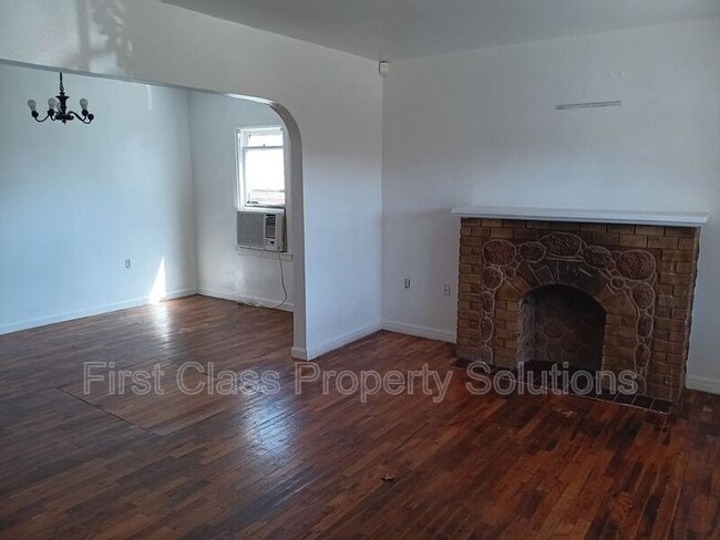 Building Photo - 1701 NE 34th St