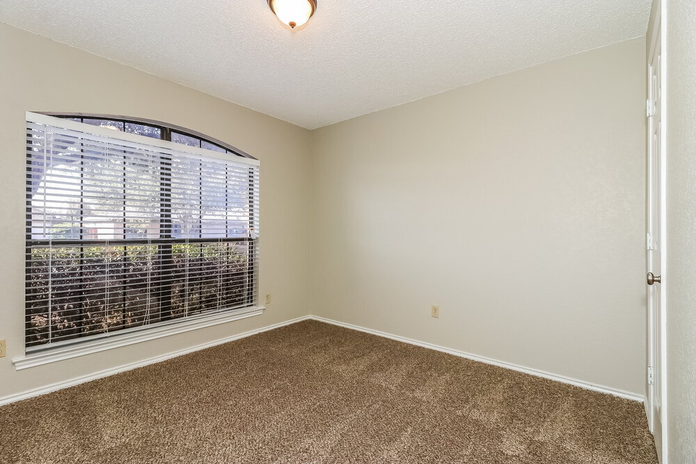 Building Photo - 7933 Clear Brook Cir