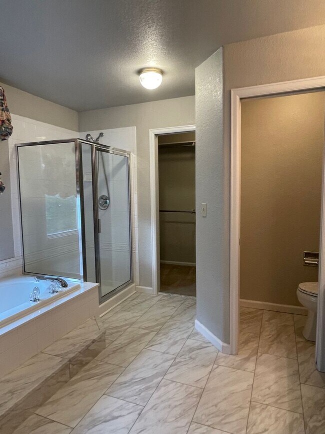 Building Photo - Beautiful Two-Story Home in Cul-de-sac