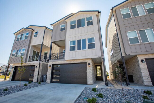 Building Photo - 642 E 460 S