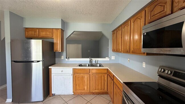 Building Photo - 404 Spike Ct