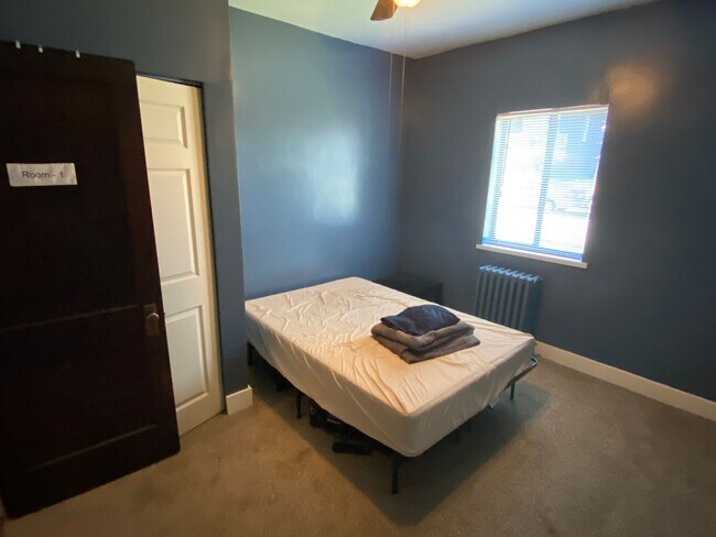 Building Photo - Charming 5 Bed 2 Bath House in Carnegie!