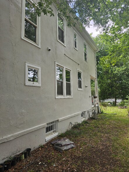 Building Photo - 2312 3rd Ave