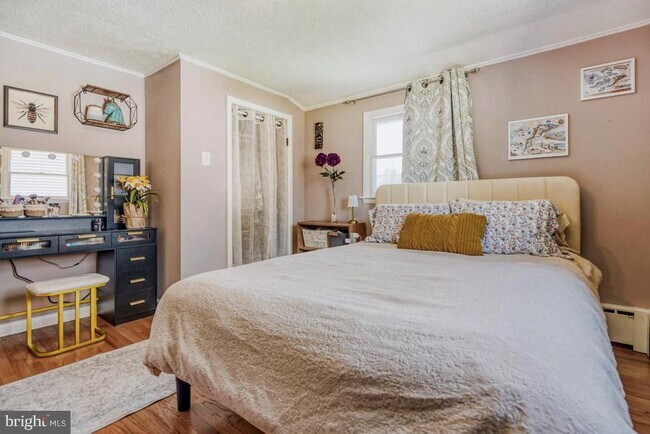 Building Photo - 1715 Tacoma Rd