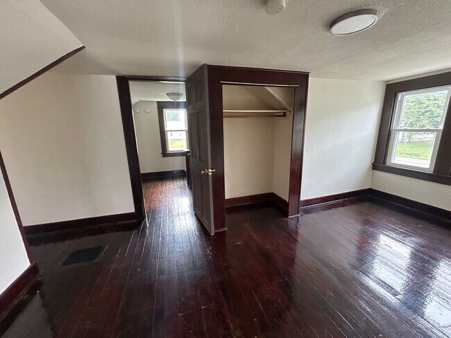 Building Photo - 563 Barkeyville Rd