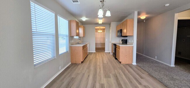 Building Photo - Rare 5 Bedroom Home Available for Immediate Move In w/downstairs Master Bedroom