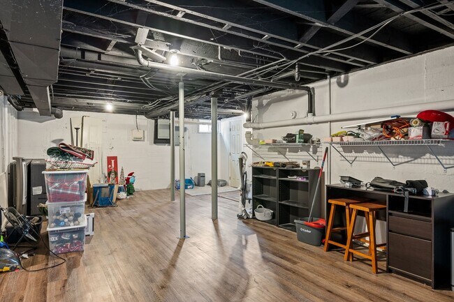 Building Photo - Charming St. Matthews Ranch