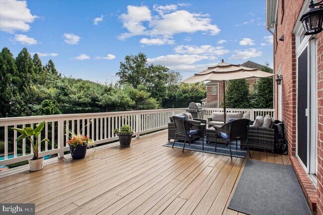 Building Photo - 9917 Kendale Rd