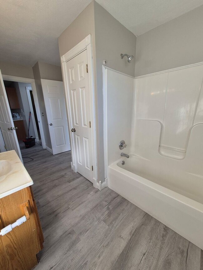 Building Photo - 2 Bedroom on Woebegona