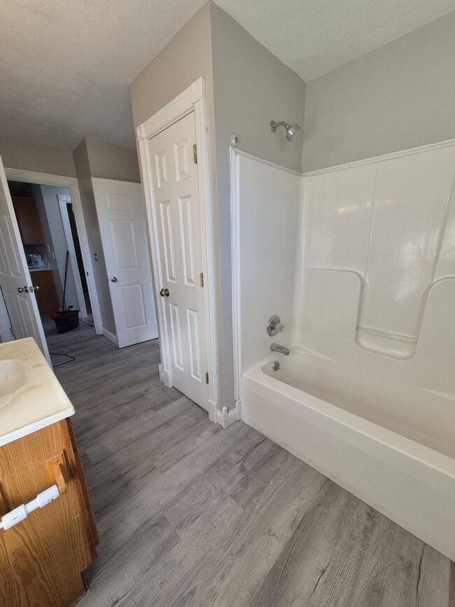 Building Photo - 3 Bedroom on Woebegona