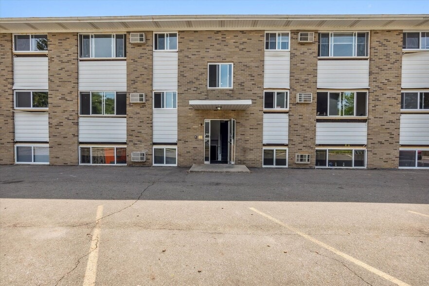 Interior Photo - Skyline Apartments