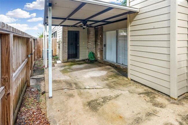 Building Photo - 2107 Hazlitt Dr