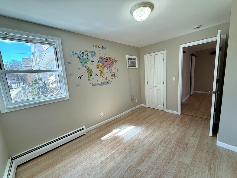 Building Photo - 47 Lester St