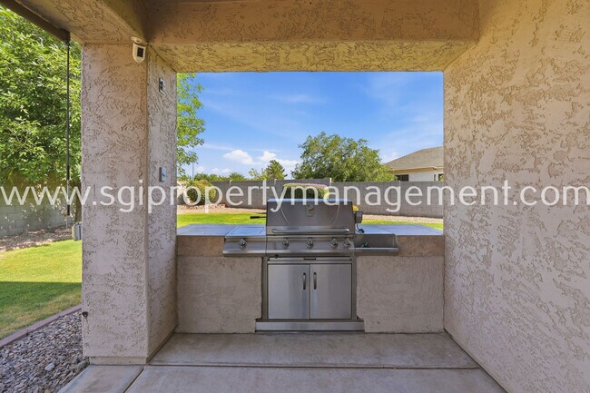 Building Photo - 12442 N 82nd Ln