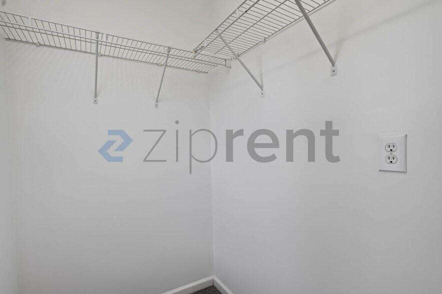 Building Photo - Unit
