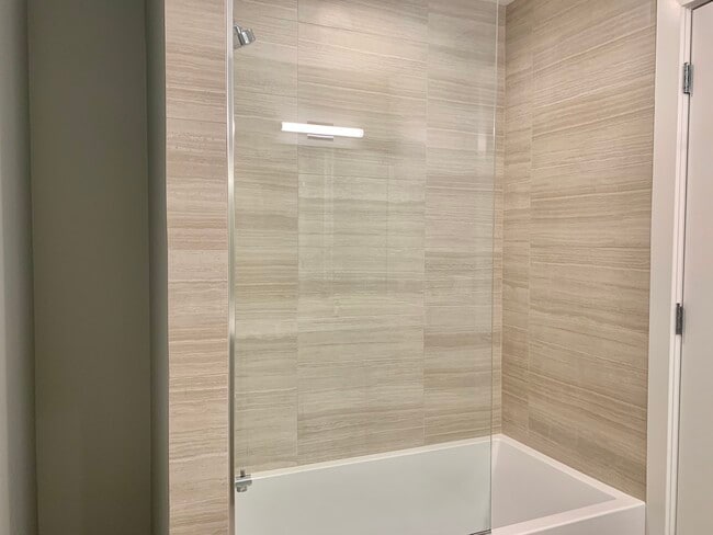 Building Photo - 4555 N Ravenswood Ave