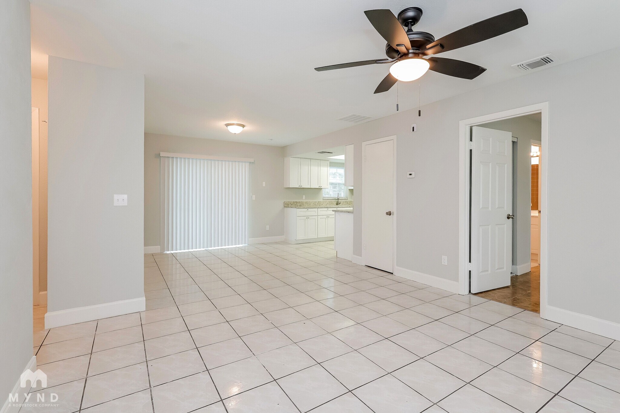 Building Photo - 319 Buttonwood Dr