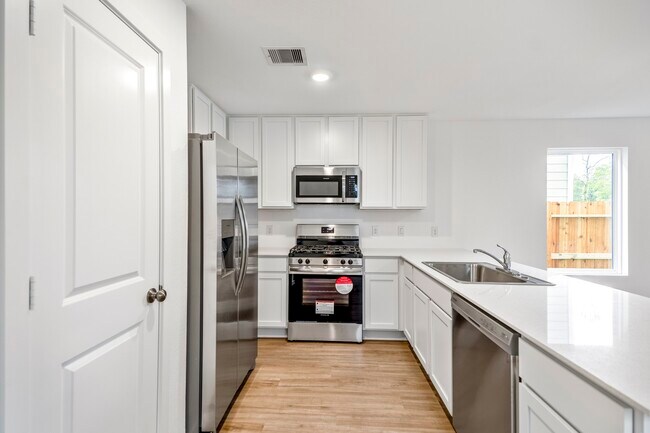 Building Photo - 21443 Carosella Dr