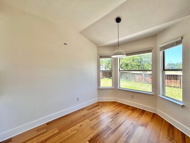 Building Photo - Charming Rustic Retreat – 3 Bed, 2 Bath Si...