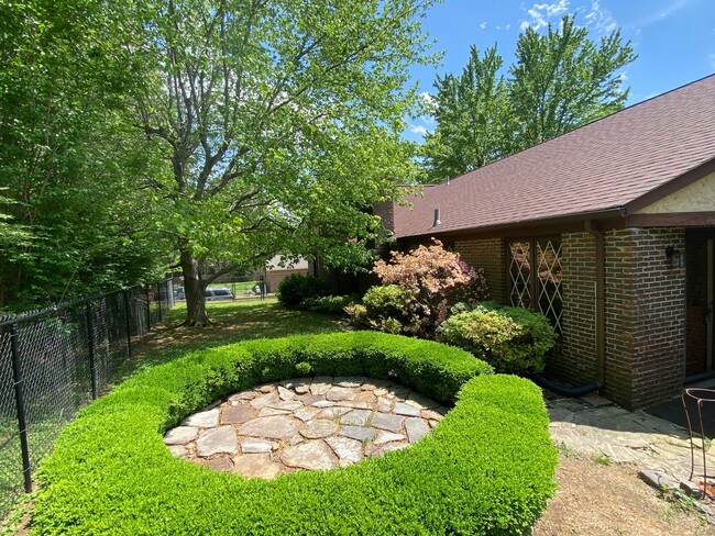Building Photo - Heather Hills Retreat