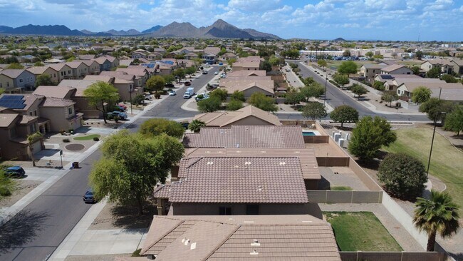 Building Photo - 734 W Fruit Tree Ln